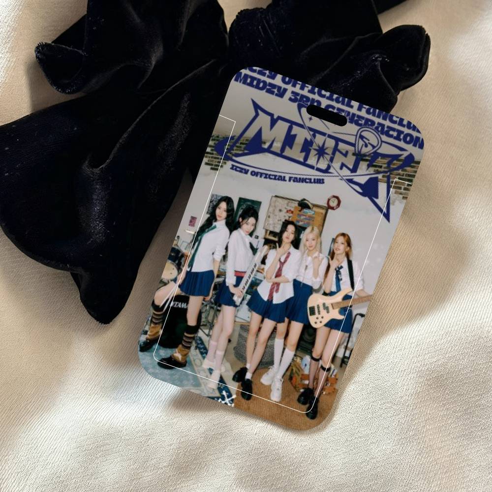 1pc I-ITZY ID Card Holder Lany - Leather Work For Kids 评论和价格